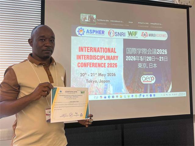Speaker receiving a certificate at a JSIC conference